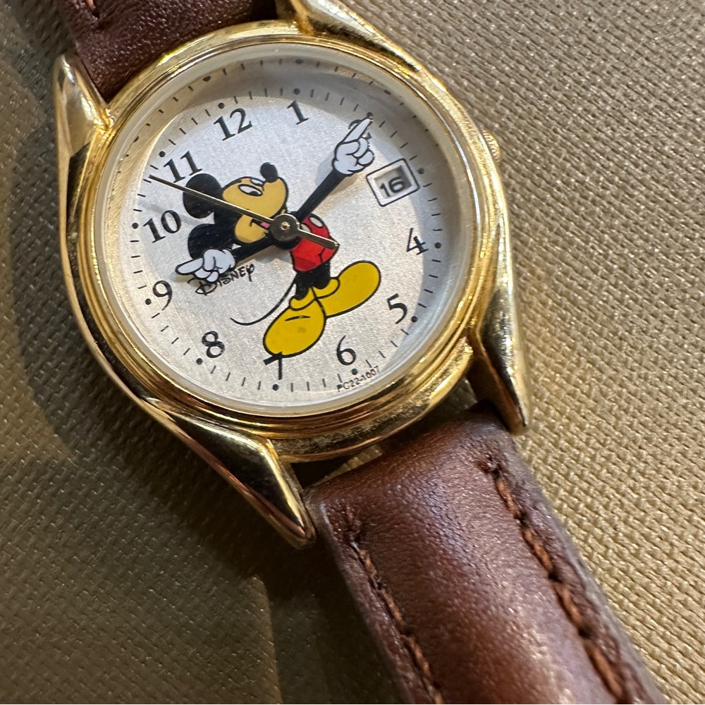 Vintage Disney Mickey Mouse Gold-Tone Quartz Watch Date Window Japan Movt